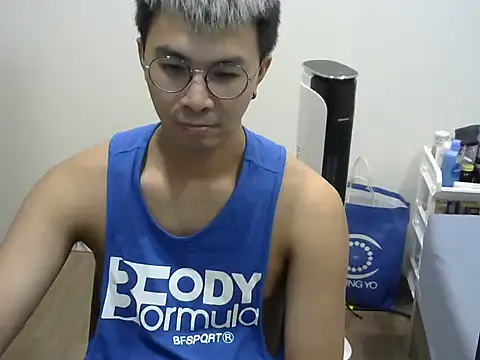 Snapshot of silverwolfwoof chatting on 05.09.26 silverwolfwoof online show from 05.09.26