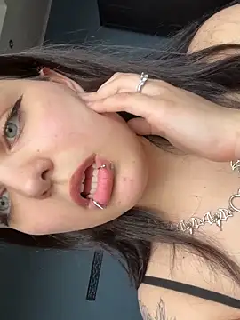 Emily Chewits online show from 03.04.26