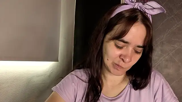 Snapshot of _VALERIAGOMEZ chatting on 06.17.26 VALERIAGOMEZ online show from 06.17.26