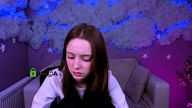 Snapshot of chloe_ley chatting on 04.30.26 chloe ley online show from 04.30.26