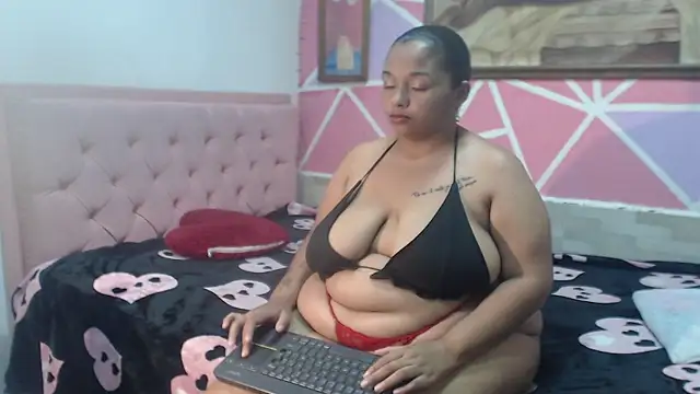Snapshot of Doll_rihana chatting on 05.28.26 Doll rihana online show from 05.28.26
