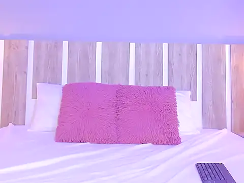 EmilySearss online show from 03.08.26