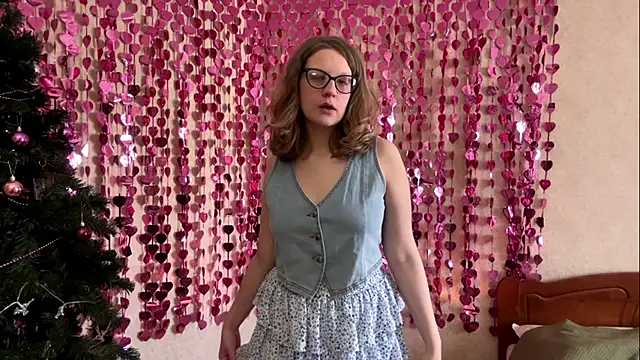 Snapshot of Luminosa chatting on 02.28.26 Luminosa online show from 02.28.26