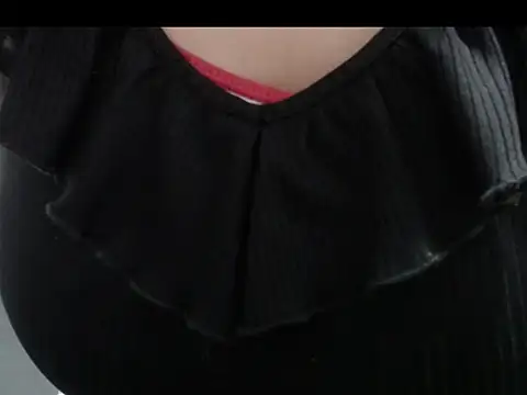 Snapshot of thalia_perveertt chatting on 04.19.26 thalia perveertt online show from 04.19.26