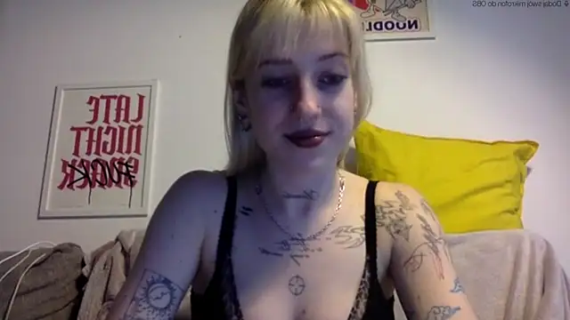 Snapshot of EmmyWet chatting on 05.15.26 EmmyWet online show from 05.15.26