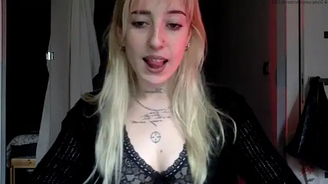 Snapshot of EmmyWet chatting on 05.18.26 EmmyWet online show from 05.18.26