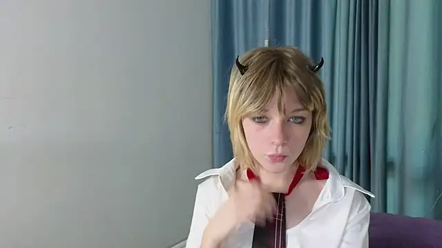 Snapshot of MollySally chatting on 05.20.26 MollySally online show from 05.20.26