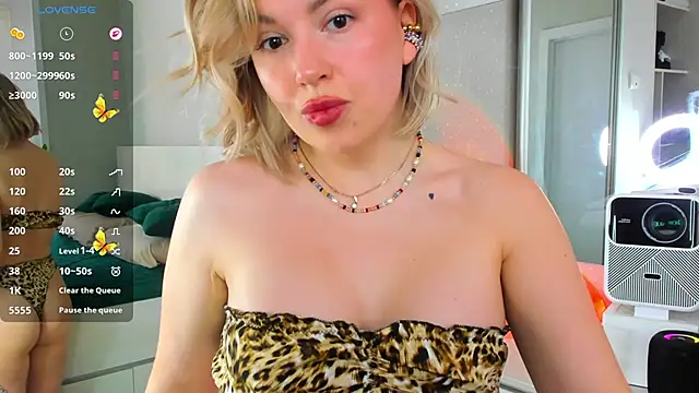 crowned goddess online show from 03.07.26