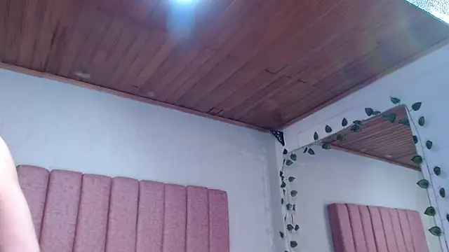 Snapshot of SaraLjordad chatting on 06.27.26 SaraLjordad online show from 06.27.26