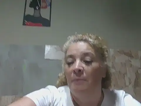 Snapshot of momismilf544 chatting on 03.30.26 momismilf544 online show from 03.30.26