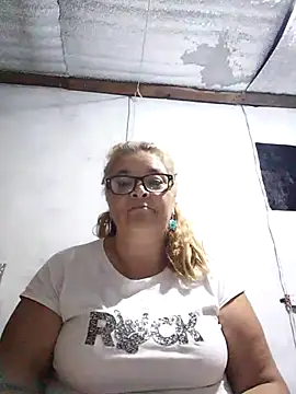 Snapshot of momismilf544 chatting on 03.31.26 momismilf544 online show from 03.31.26