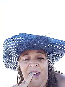 Snapshot of momismilf544 chatting on 04.02.26 momismilf544 online show from 04.02.26