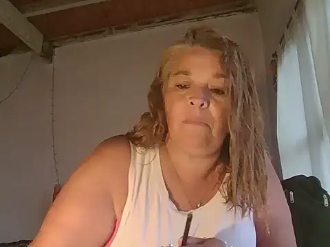 Snapshot of momismilf544 chatting on 04.04.26 momismilf544 online show from 04.04.26