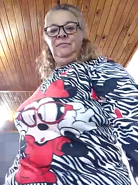 Snapshot of momismilf544 chatting on 04.07.26 momismilf544 online show from 04.07.26