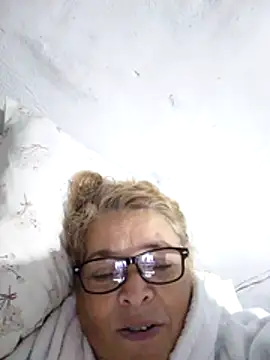 Snapshot of momismilf544 chatting on 04.11.26 momismilf544 online show from 04.11.26