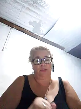 Snapshot of momismilf544 chatting on 04.11.26 momismilf544 online show from 04.11.26