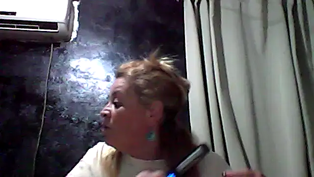 Snapshot of momismilf544 chatting on 04.15.26 momismilf544 online show from 04.15.26