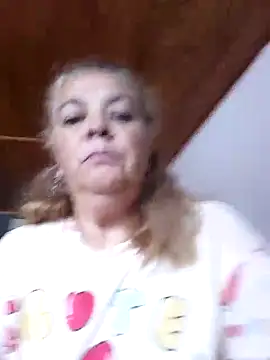 Snapshot of momismilf544 chatting on 04.17.26 momismilf544 online show from 04.17.26