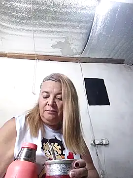 Snapshot of momismilf544 chatting on 04.19.26 momismilf544 online show from 04.19.26