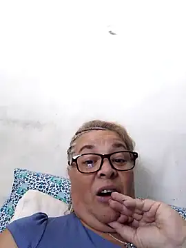 Snapshot of momismilf544 chatting on 04.23.26 momismilf544 online show from 04.23.26
