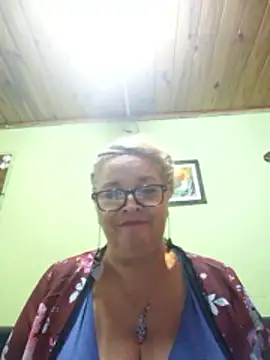 Snapshot of momismilf544 chatting on 04.26.26 momismilf544 online show from 04.26.26