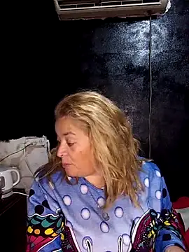 Snapshot of momismilf544 chatting on 05.10.26 momismilf544 online show from 05.10.26
