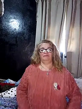 Snapshot of momismilf544 chatting on 05.10.26 momismilf544 online show from 05.10.26