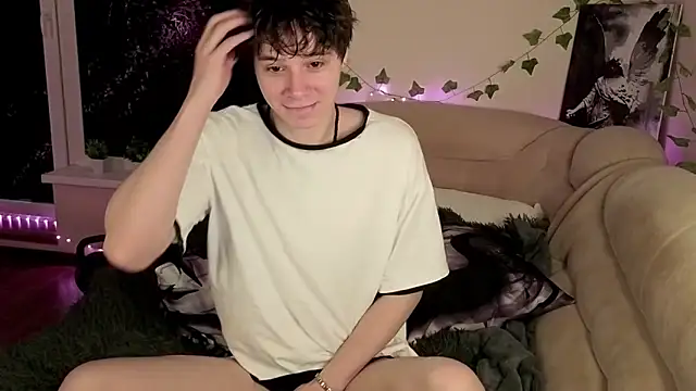 Snapshot of AnthonyCuutie chatting on 04.17.26 AnthonyCuutie online show from 04.17.26