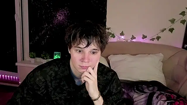 Snapshot of AnthonyCuutie chatting on 04.18.26 AnthonyCuutie online show from 04.18.26