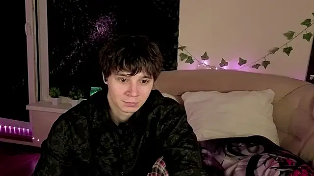 Snapshot of AnthonyCuutie chatting on 04.18.26 AnthonyCuutie online show from 04.18.26