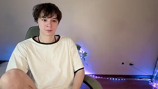 Snapshot of AnthonyCuutie chatting on 05.18.26 AnthonyCuutie online show from 05.18.26