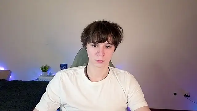 Snapshot of AnthonyCuutie chatting on 05.25.26 AnthonyCuutie online show from 05.25.26