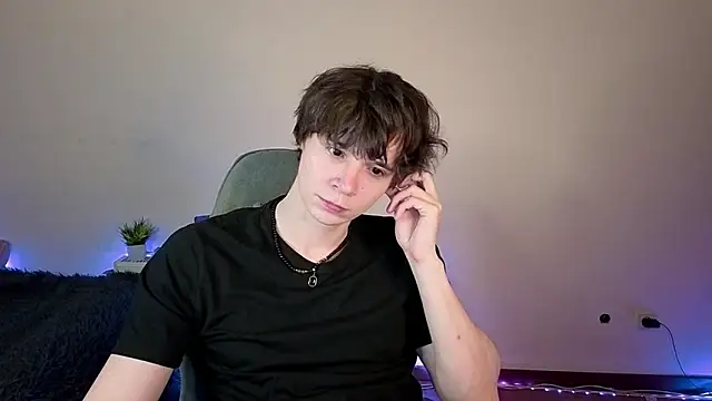 Snapshot of AnthonyCuutie chatting on 06.01.26 AnthonyCuutie online show from 06.01.26