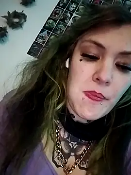 Snapshot of HennaedPyridine chatting on 02.28.26 HennaedPyridine online show from 02.28.26