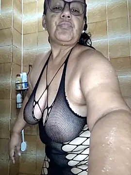 Roxy 77 online show from 04.14.26