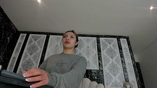 Snapshot of AngelinaAustin chatting on 04.30.26 AngelinaAustin online show from 04.30.26