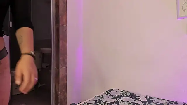 Charlotte Melody online show from 03.04.26