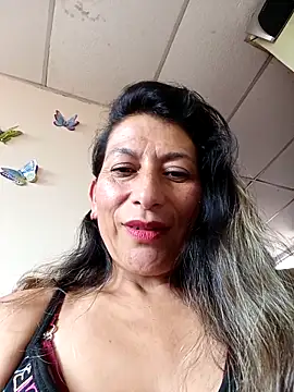 Snapshot of Lucia_Rios chatting on 04.19.26 Lucia Rios online show from 04.19.26
