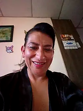 Snapshot of Lucia_Rios chatting on 04.21.26 Lucia Rios online show from 04.21.26
