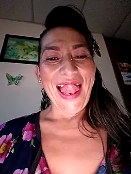 Snapshot of Lucia_Rios chatting on 05.06.26 Lucia Rios online show from 05.06.26