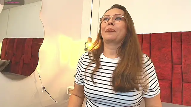 Snapshot of _Monaliza_ chatting on 07.14.26 Monaliza online show from 07.14.26