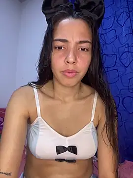 Snapshot of allyson-cute03 chatting on 04.21.26 allyson-cute03 online show from 04.21.26