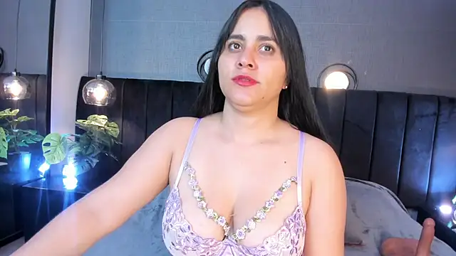 Snapshot of alejandra__garcia chatting on 04.19.26 alejandra garcia online show from 04.19.26