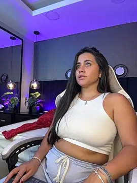 Snapshot of alejandra__garcia chatting on 05.06.26 alejandra garcia online show from 05.06.26