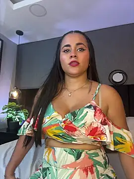 Snapshot of alejandra__garcia chatting on 05.08.26 alejandra garcia online show from 05.08.26