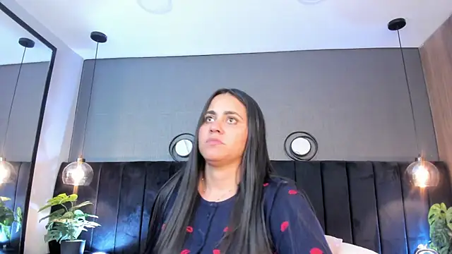 Snapshot of alejandra__garcia chatting on 05.10.26 alejandra garcia online show from 05.10.26