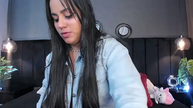 Snapshot of alejandra__garcia chatting on 05.13.26 alejandra garcia online show from 05.13.26