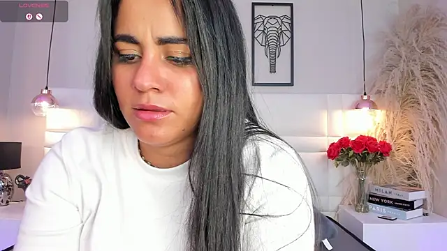 Snapshot of alejandra__garcia chatting on 05.17.26 alejandra garcia online show from 05.17.26