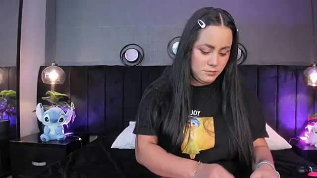 Snapshot of alejandra__garcia chatting on 05.20.26 alejandra garcia online show from 05.20.26