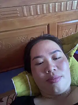 Snapshot of E-ll-A01 chatting on 03.01.26 E-ll-A01 online show from 03.01.26